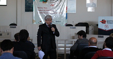 O servidor Paulo Vicente Guimarães Silva viajou com a caravana e falou sobre o projeto “Na ponta do Lápis” (Foto: AMM)